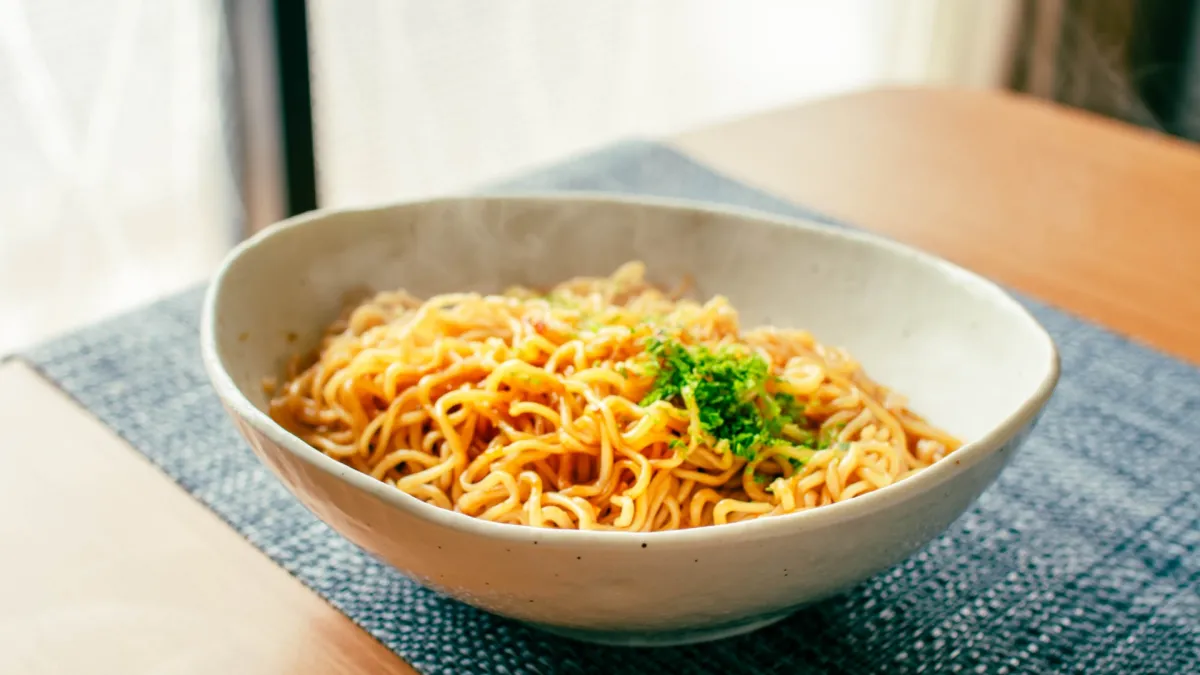 藝人曾國城創辦的乾拌麵品牌「曾拌麵」(母公司食味鮮股份有限公司)今日證實旗下主力產品的特定批號效期,使用到中聯問題油品。(示意圖/取自photo-ac)