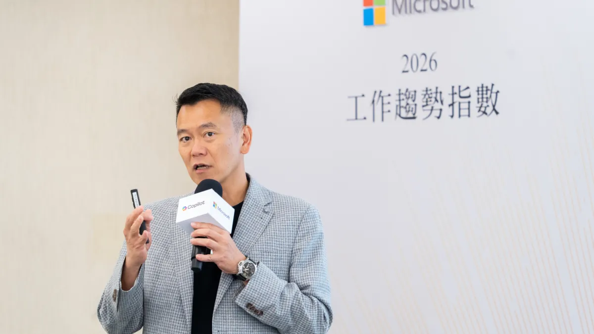 台灣微軟總經理卞志祥指出,企業正逐步邁向前瞻企業,其核心特徵在於不僅限於使用 AI,更是將 AI 深度嵌入組織運作,使人與 AI agent 共同構成能持續學習與發展的新工作系統。(台灣微軟提供)