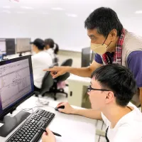 北分署「產業新尖兵計畫」依據產業用人需求,規劃理論與實作兼具的趨勢課程,培養青年即戰力。(圖/勞動力發展署北分署提供) 北分署「產業新尖兵計畫」依據產業用人需求,規劃理論與實作兼具的趨勢課程,培養青年即戰力。(圖/勞動力發展署北分署提供)