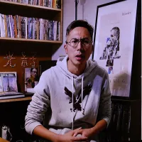 香港電影導演周冠威。圖為他於2021年11月27日以作品《時代革命》獲得第58屆金馬獎「最佳紀錄片獎」時,以視訊發表感言。(蔡親傑 攝) 香港電影導演周冠威。圖為他於2021年11月27日以作品《時代革命》獲得第58屆金馬獎「最佳紀錄片獎」時,以視訊發表感言。(蔡親傑 攝)