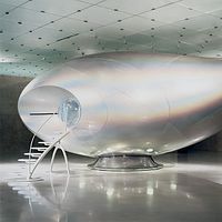 森万里子『Wave UFO』。(写真/リチャード・リーロイド提供) 森万里子『Wave UFO』。(写真/リチャード・リーロイド提供)