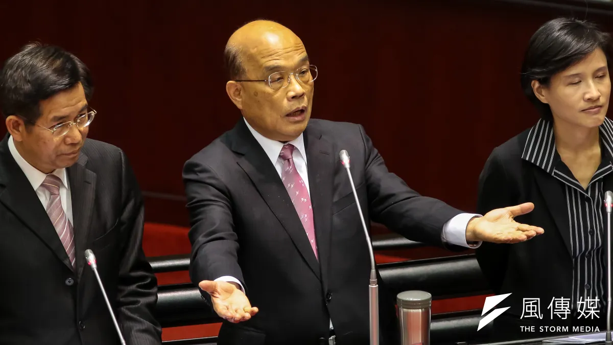 文化部推動中正紀念堂轉型,行政院長蘇貞昌(中)26日於立院備詢時表示,不贊成拆除中正紀念堂。(顏麟宇攝)