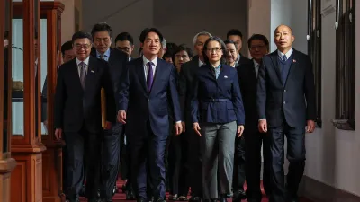 總統賴清德(左二)召集五院會商國政,立法院長韓國瑜(右一)與行政院長卓榮泰(左一)出席。(中央社提供)