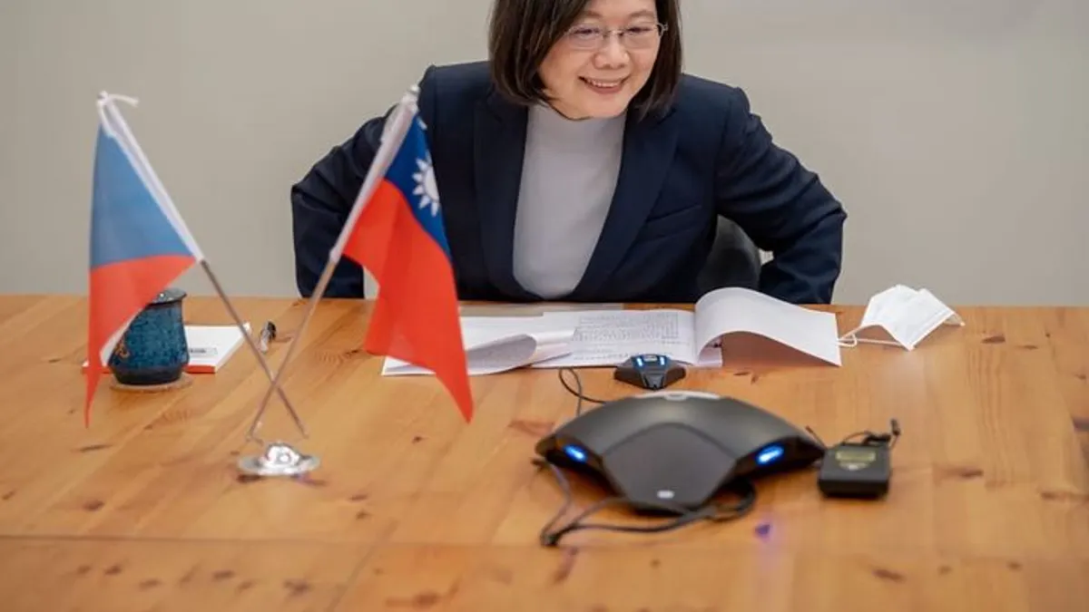 學者湯紹成推斷,前總統蔡英文可能於當地時間14日下午3時,參加在布魯塞爾舉行的歐洲議會外交委員會,甚至在該場合發表演講。(資料照,總統府提供)