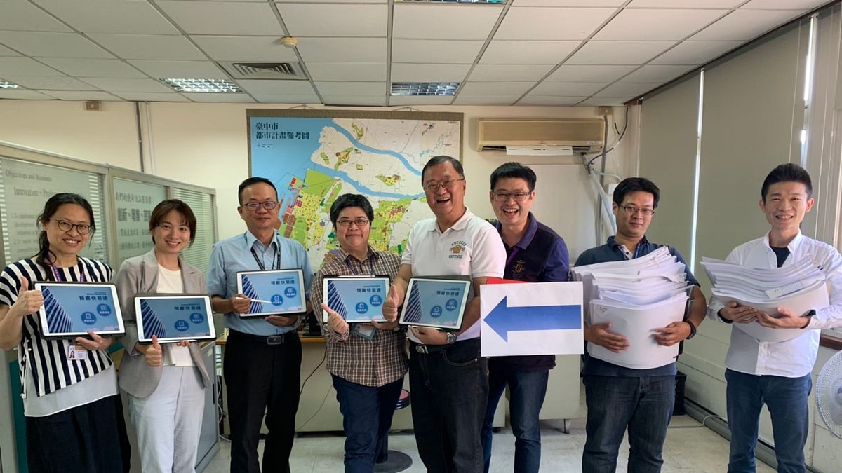 台中市提升建築執照核發效率,從申請人、審查作業與案件資料管理端均採e化方式,提供更快速、專業審查服務。(圖/台中市府提供) 台中市提升建築執照核發效率,從申請人、審查作業與案件資料管理端均採e化方式,提供更快速、專業審查服務。(圖/台中市府提供)