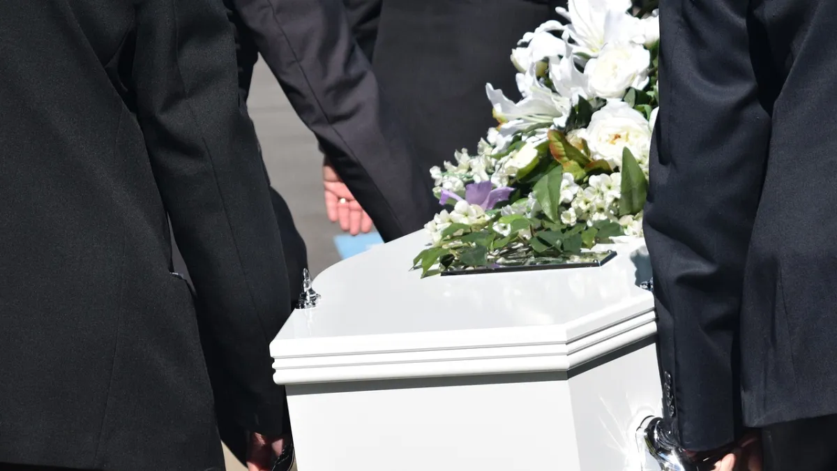 往生者的家屬因為不能觸碰遺體,向修復師提出令人心疼的請求。(示意圖/取自pixabay)