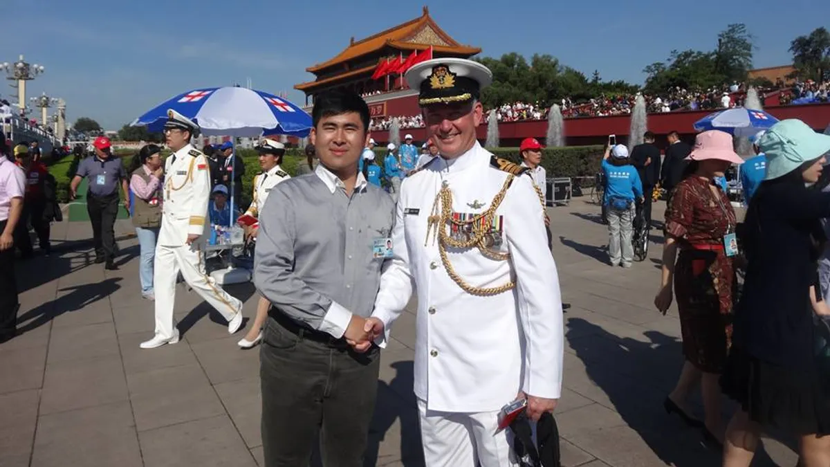 新黨發言人王炳忠出席中國大陸93大閱兵。(取自王炳忠臉書) 新黨發言人王炳忠出席中國大陸93大閱兵。(取自王炳忠臉書)