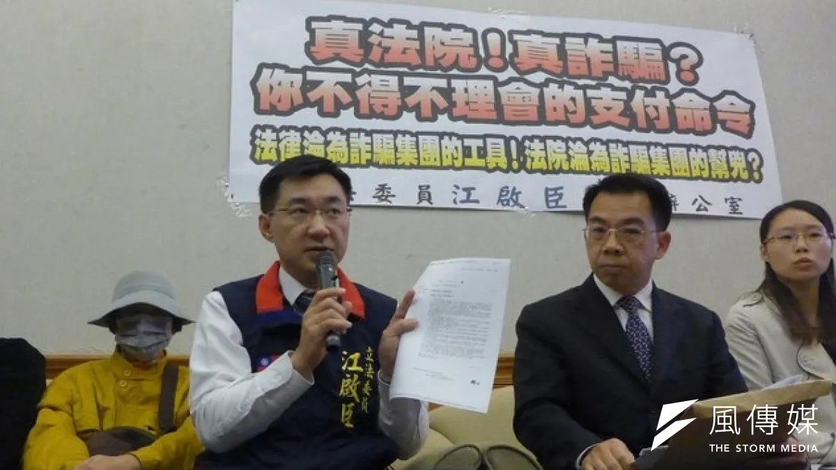 詐騙集團隨便寄出支付命令,讓黃媽媽財產全被查扣。(羅暐智攝)