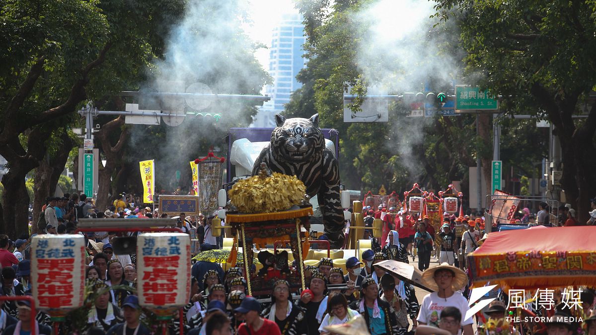 筆者認為,不管是一開始所稱的「眾神上凱道」、還是修正後的「宗教嘉年華」,其實所代表的是政府溝通上的不足,演變成全台灣最大的廟會活動。(資料照,陳明仁攝) 筆者認為,不管是一開始所稱的「眾神上凱道」、還是修正後的「宗教嘉年華」,其實所代表的是政府溝通上的不足,演變成全台灣最大的廟會活動。(資料照,陳明仁攝)