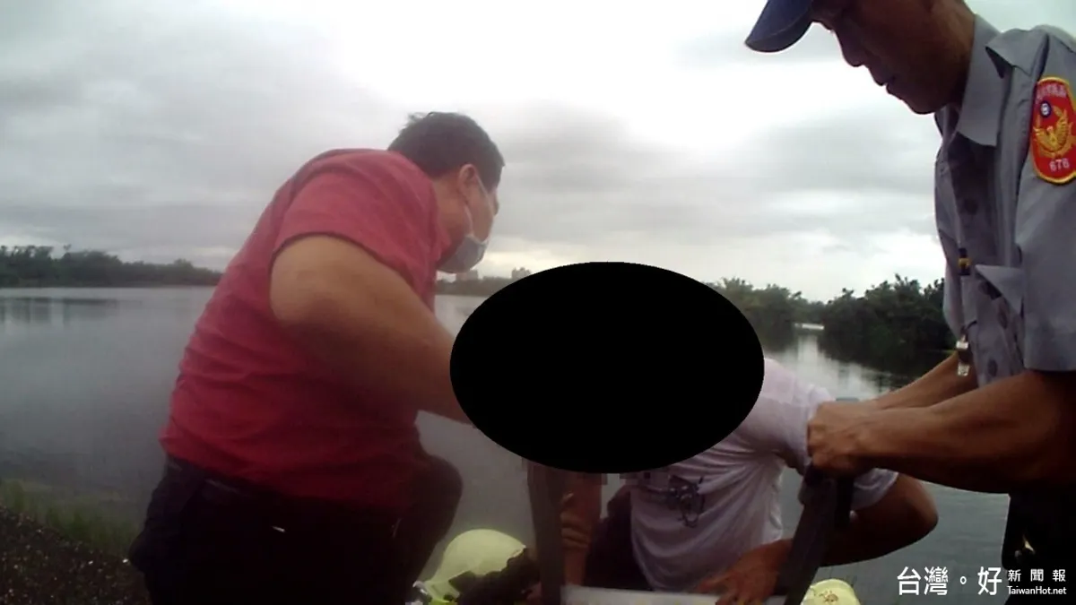 失意男子服安眠藥跳蘭潭輕生 警獲報及時搶救 失意男子服安眠藥跳蘭潭輕生 警獲報及時搶救