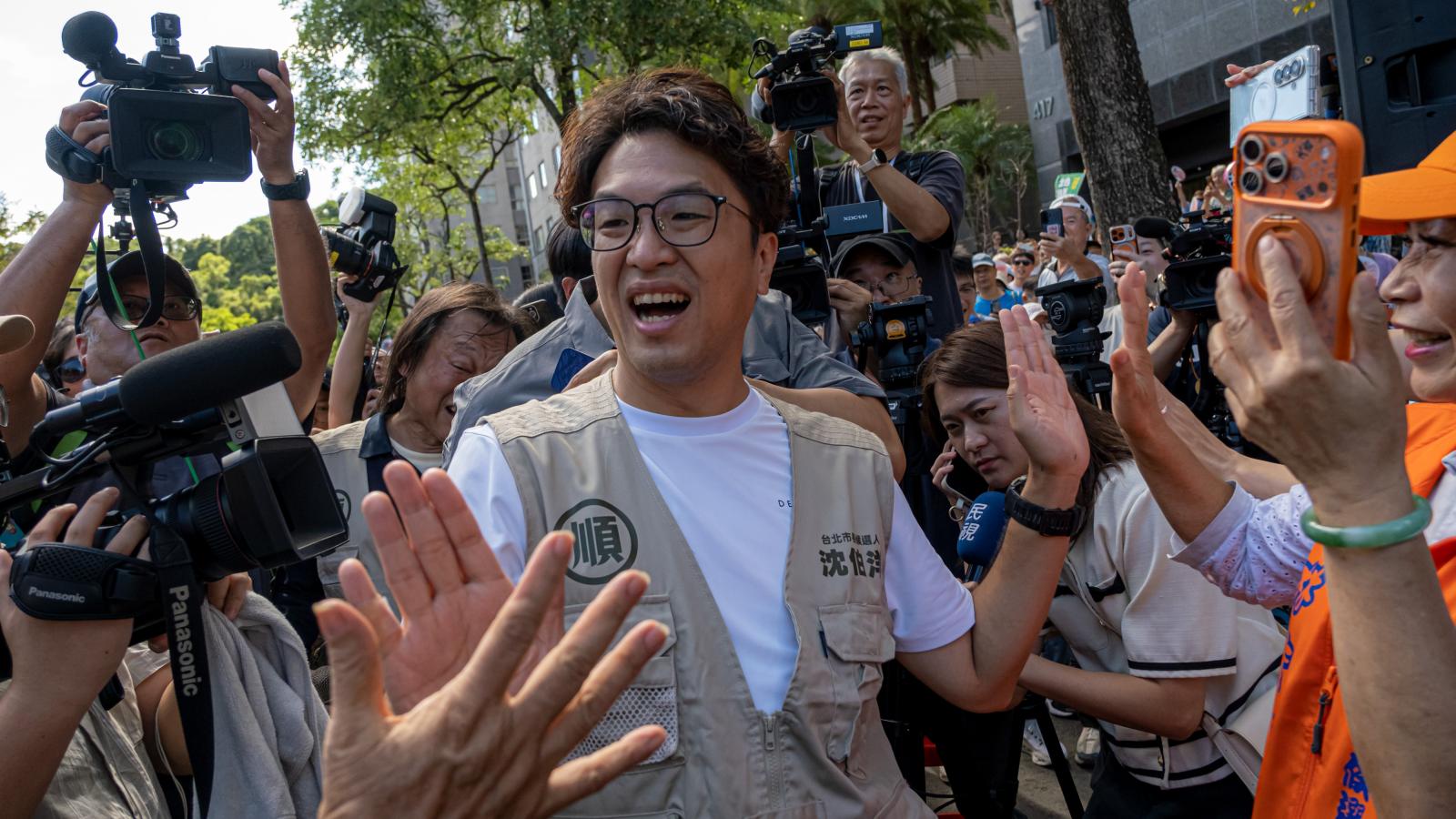 網傳若他當選「將停發重陽敬老金」?沈伯洋親闢謠:不只會發,我還會發得更有趣