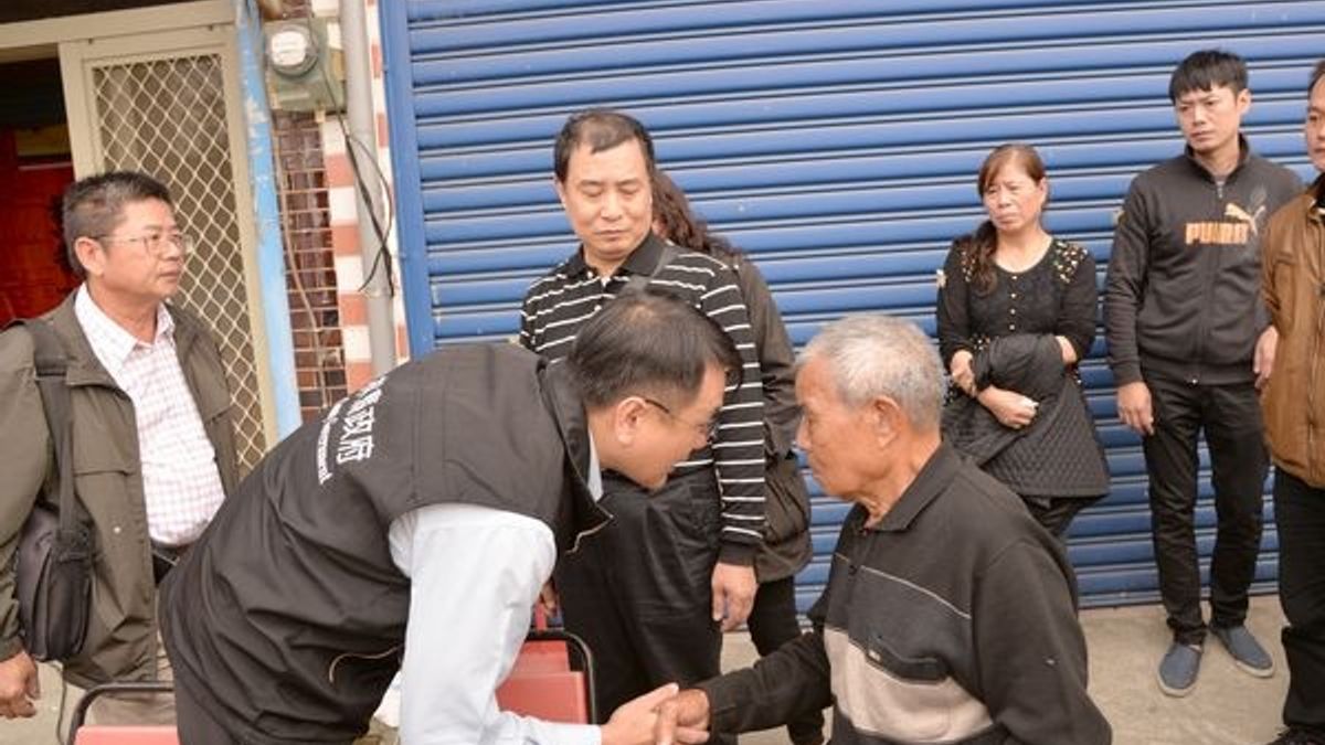 東勢氣爆婦人不治 李進勇赴靈堂慰問家屬 東勢氣爆婦人不治 李進勇赴靈堂慰問家屬