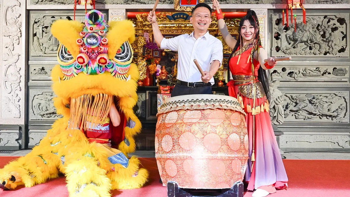 桃園市副市長蘇俊賓出席「2025土地公民俗藝術節」活動。(圖/桃園市政府提供) 桃園市副市長蘇俊賓出席「2025土地公民俗藝術節」活動。(圖/桃園市政府提供)