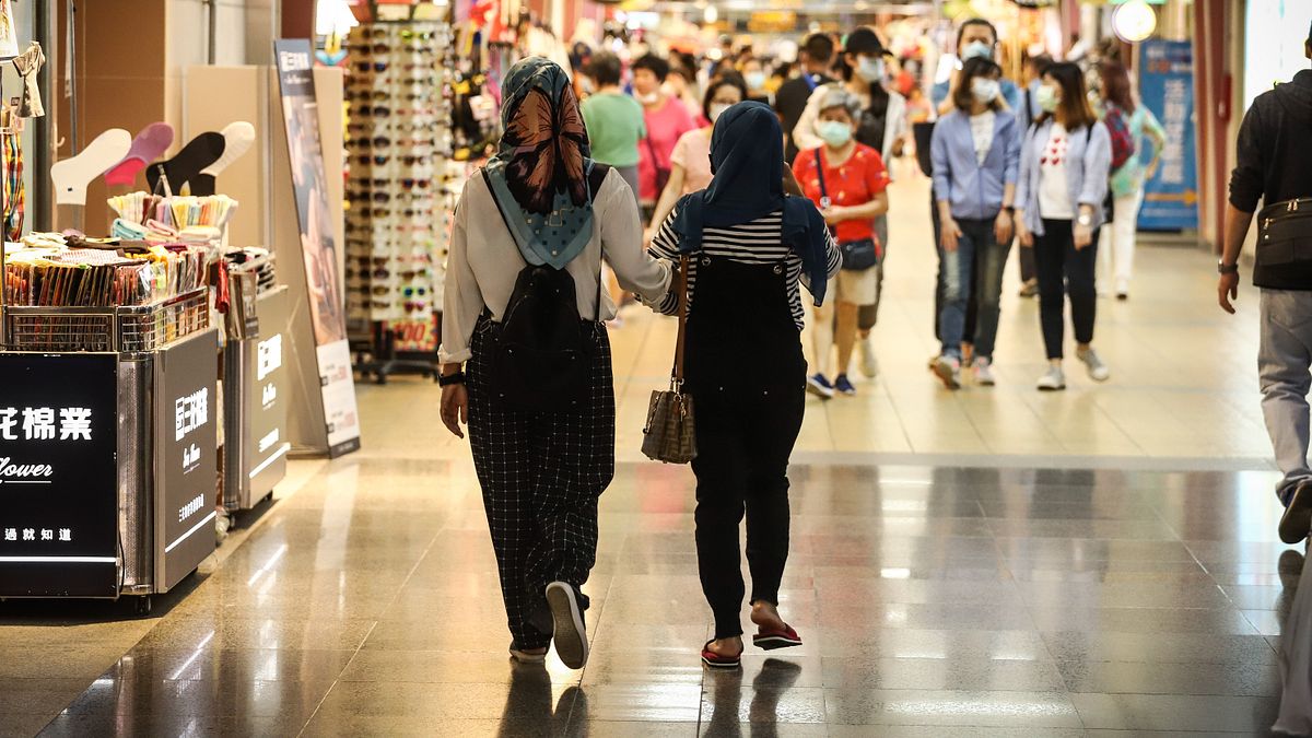 懷孕卻依然搬重物搬到出血、想換「沒有毒」的工作被拒絕、隱瞞懷孕一路忍到在公司宿舍生下孩子──她們在青春正盛時來到台灣奉獻勞力、一待最長12年,台灣社會卻也遺忘了她們成為母親的可能性...(資料照,陳品佑攝) 懷孕卻依然搬重物搬到出血、想換「沒有毒」的工作被拒絕、隱瞞懷孕一路忍到在公司宿舍生下孩子──她們在青春正盛時來到台灣奉獻勞力、一待最長12年,台灣社會卻也遺忘了她們成為母親的可能性...(資料照,陳品佑攝)