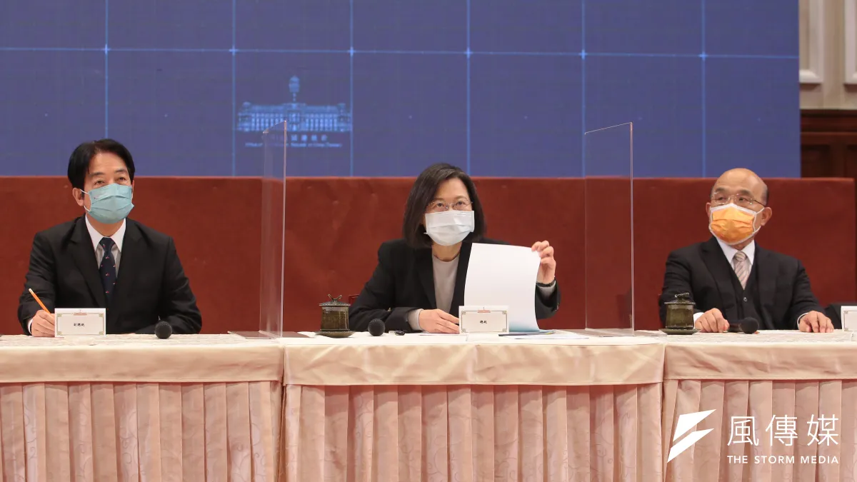 精神科醫師沈政男表示,希望總統蔡英文(中)與副總統賴清德(左)2人能盡棄前嫌。(資料照,顏麟宇攝)