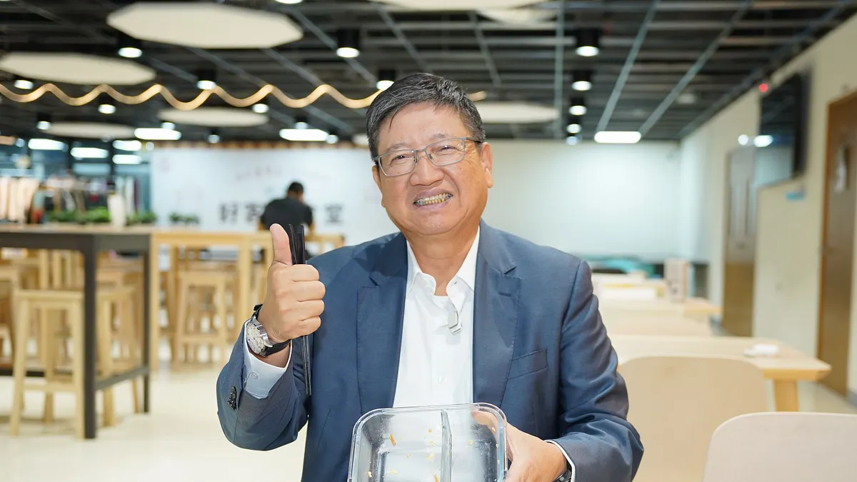 新竹縣長楊文科錄製「惜食減廚餘,守護台灣豬」宣傳片,呼籲民眾「吃多少、點多少」。(圖/新竹縣政府提供) 新竹縣長楊文科錄製「惜食減廚餘,守護台灣豬」宣傳片,呼籲民眾「吃多少、點多少」。(圖/新竹縣政府提供)