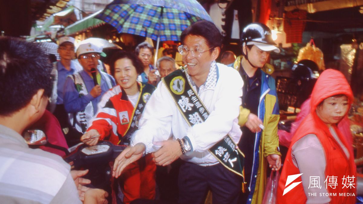 陳朝龍(中)賄選案刑判了,牢也坐了,卻意外引發司法界和監察院空戰。(新新聞資料照) 陳朝龍(中)賄選案刑判了,牢也坐了,卻意外引發司法界和監察院空戰。(新新聞資料照)