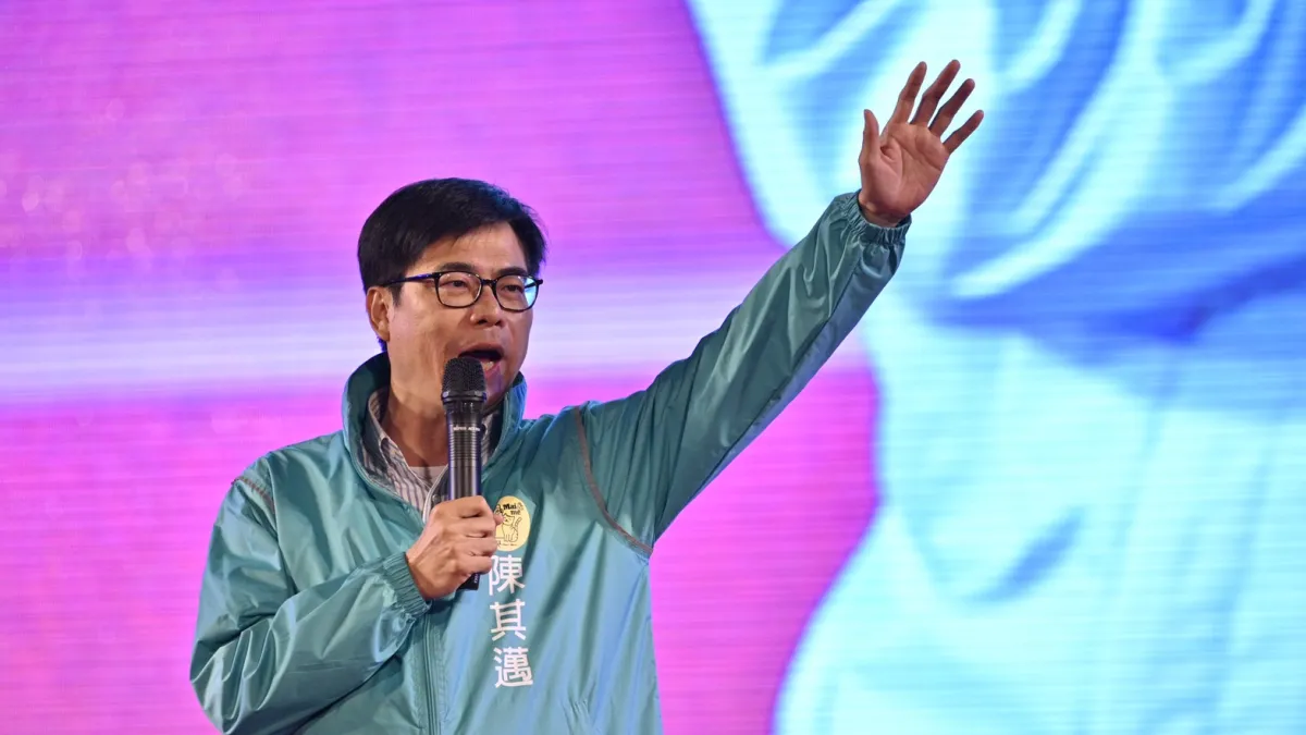 20200110-選前最後一夜,總統蔡英文競選總部在台北、新北、台中、高雄4地舉辦最後一夜晚會,高雄競總前舉辦高雄場,更直接和國民黨總統候選人韓國瑜拼場,提醒支持者記取前年底高雄敗選教訓。圖為行政院副院長陳其邁。(總統蔡英文高雄競選總部提供)