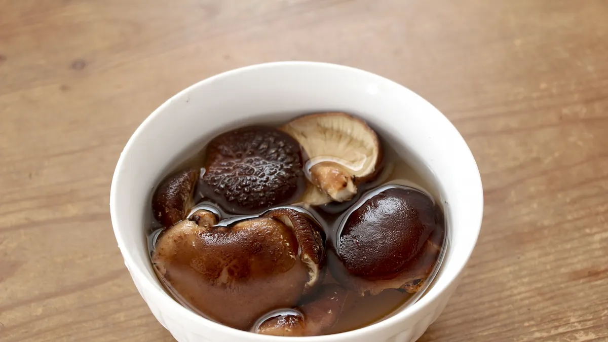 香菇別再用熱水泡!專家教正確泡發方式,香氣不減、口感厚實有嚼勁。(示意圖/取自photo-ac) 香菇別再用熱水泡!專家教正確泡發方式,香氣不減、口感厚實有嚼勁。(示意圖/取自photo-ac)