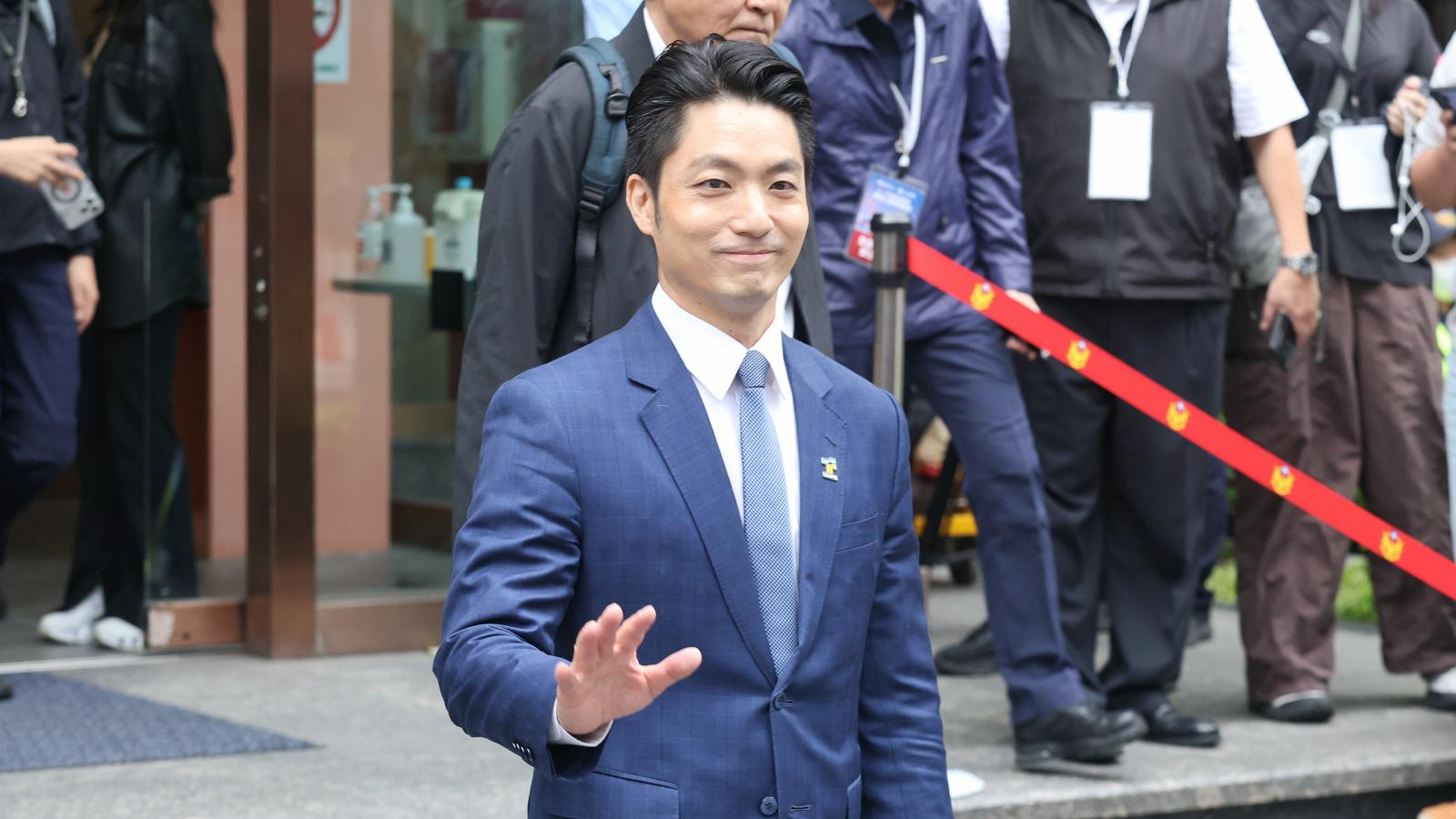 台北市長辯論意外翻轉?作家評蔣萬安反咬得分:沈伯洋沒一次打殘蔣,選民該緊張了
