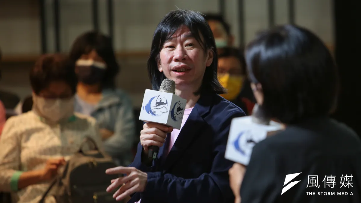 文化藝術工作者邵懿德18日出席思沙龍「唱歌不簡單 —流行音樂產業的四十年河東河西」。(顏麟宇攝)