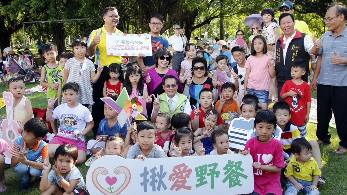 夏日親子野餐好正點 港坪公園足球場開趴