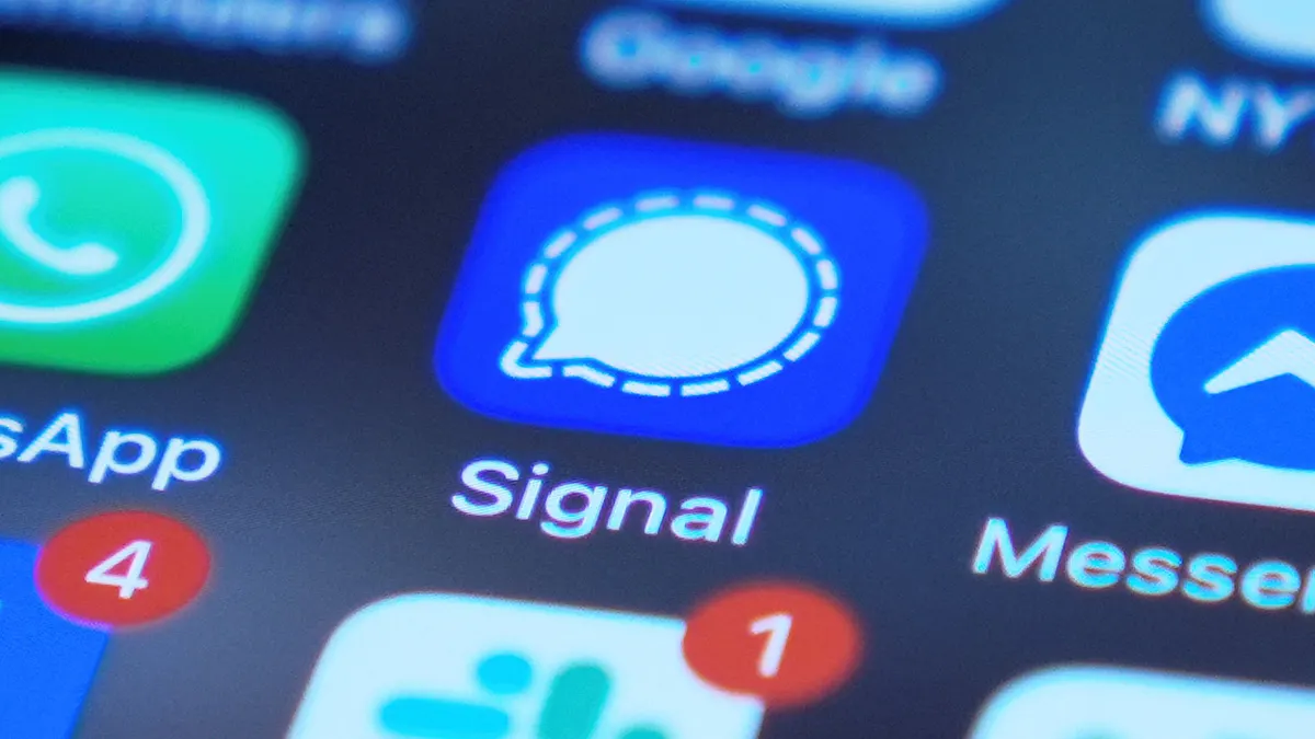 鬧出誤加媒體高層進入政府機密群組的Signal聊天程式。(美聯社)