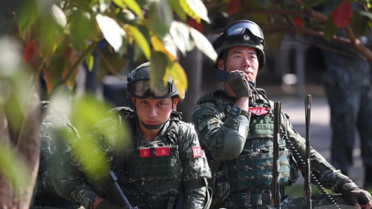 國軍正舉行年度演習,作者認為,演訓固然重要,裝備的提升也不能輕忽,想要增加國防安全除有賴國軍官兵外,更需要精進武器裝備之效能。圖為陸軍「長青第16號」操演。(取自國防部軍事新聞通訊社)