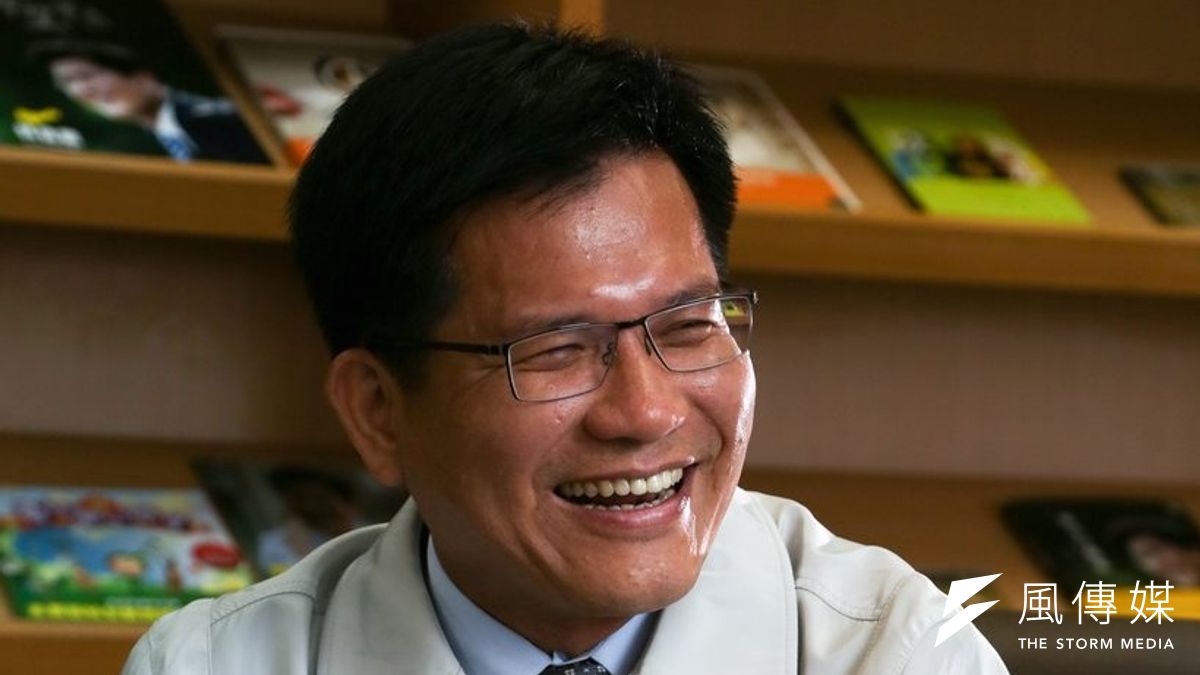 10年來,林佳龍從失敗中站起,堅持在地經營,終於讓台中人看到他的真心誠意,順利當選台中市長。(余志偉攝) 10年來,林佳龍從失敗中站起,堅持在地經營,終於讓台中人看到他的真心誠意,順利當選台中市長。(余志偉攝)