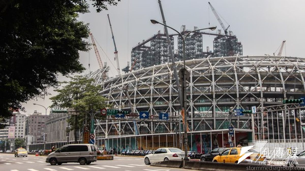 歷經5年的調查,監委黃煌雄10日將大巨蛋糾正案存查,但仍憂心未來發展。(葉信菉攝) 歷經5年的調查,監委黃煌雄10日將大巨蛋糾正案存查,但仍憂心未來發展。(葉信菉攝)