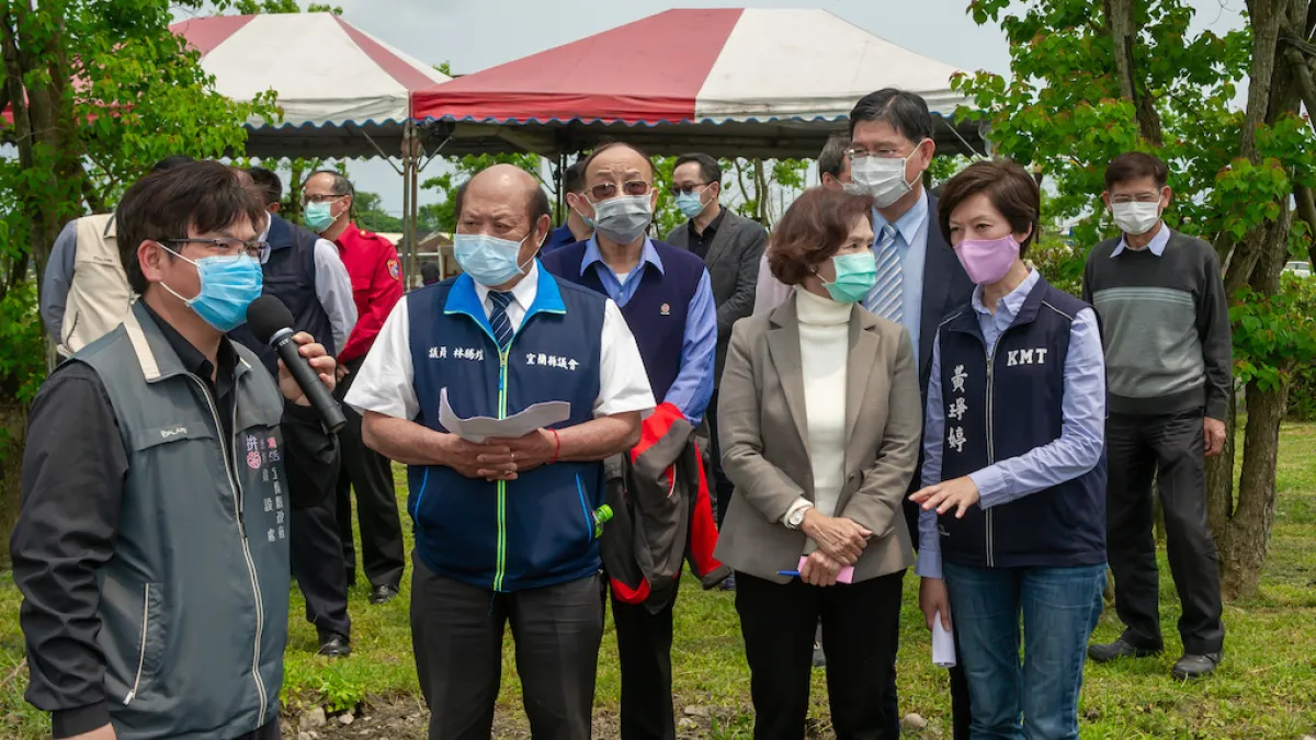 宜蘭縣長林姿妙率縣府團隊到基地視察,督促相關單位如期完工。(圖/宜蘭縣政府提供)