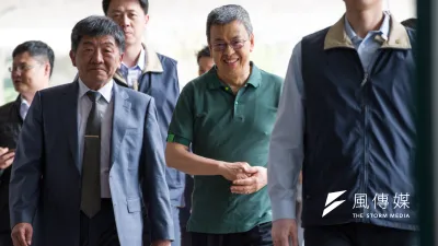 民進黨台北市長人選布局,英系和黨內多數認為,最強人選是衛福部長陳時中(左),但也有部分府黨幕僚力主副總統陳建仁(中)出戰。(資料照,甘岱民攝)