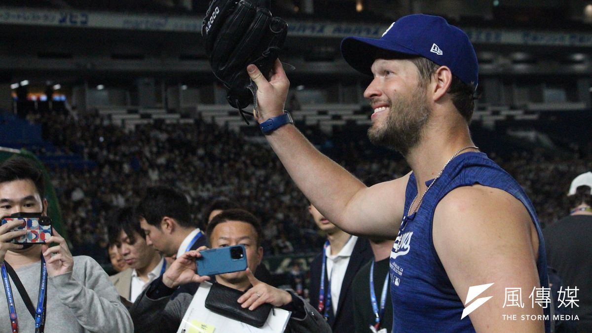 ロサンゼルス・ドジャースの伝説的左腕クレイトン・カーショウが2025年限りで現役引退を表明。東京シリーズに帯同し家族と京都を訪れるなど、18年にわたる輝かしいキャリアに幕を下ろす。(写真/張瑜庭撮影) ロサンゼルス・ドジャースの伝説的左腕クレイトン・カーショウが2025年限りで現役引退を表明。東京シリーズに帯同し家族と京都を訪れるなど、18年にわたる輝かしいキャリアに幕を下ろす。(写真/張瑜庭撮影)