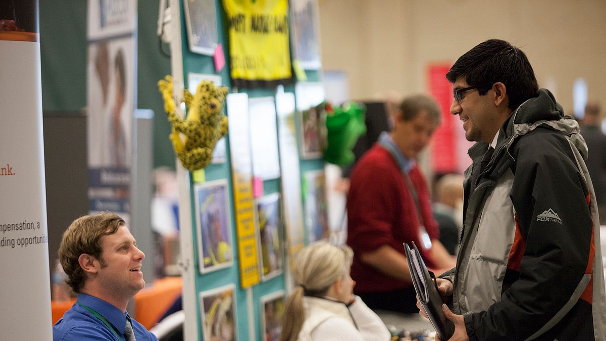 企業何時才會聘用新人呢?背後可是有深奧的經濟學原理!(圖/COD Newsroom@flickr) 企業何時才會聘用新人呢?背後可是有深奧的經濟學原理!(圖/COD Newsroom@flickr)