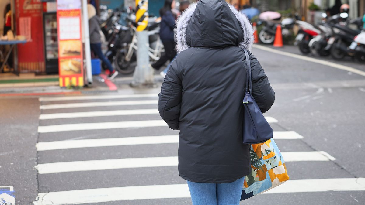 天氣預報》入秋最強冷空氣南下!「低溫探13度」全台降溫有感,下波東北季風報到時間曝