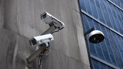 瑞士通過公投,未來瑞士情報部門得依法對國民個人電話、電子郵件等進行監控,並可安裝隱形監視器與竊聽器。(Jonathan McIntosh@Flickr/CC BY 2.0)