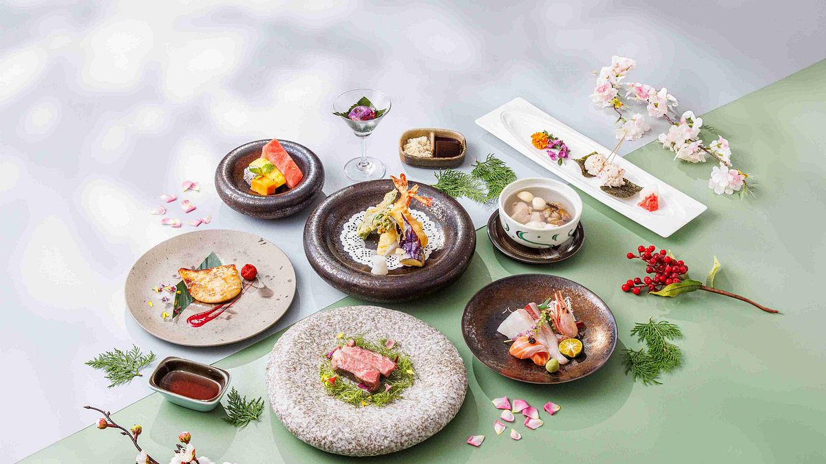 順園戀花日式單人套餐以春菊刺身、油菜花大蝦天婦羅等時令美饌演繹春日繽紛。(圖/福容飯店提供) 順園戀花日式單人套餐以春菊刺身、油菜花大蝦天婦羅等時令美饌演繹春日繽紛。(圖/福容飯店提供)