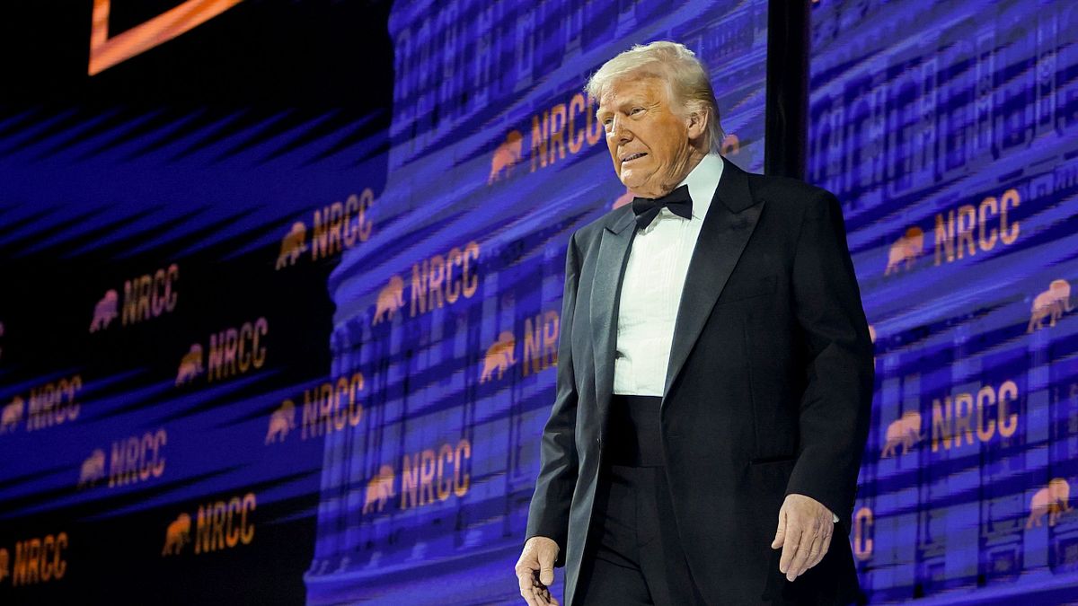 對等關稅的底層邏輯是,經由對全世界所有製造大國課以超高關稅,迫使其背後的國際製造公司將美國市場相關的產能搬進美國,進而創造出在地製造業的工作機會。(資料照,美聯社) 對等關稅的底層邏輯是,經由對全世界所有製造大國課以超高關稅,迫使其背後的國際製造公司將美國市場相關的產能搬進美國,進而創造出在地製造業的工作機會。(資料照,美聯社)