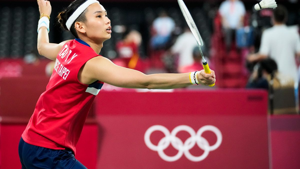 羽球球后戴資穎(見圖)30日在東京奧運羽球女單8強賽中,與對手泰國選手依瑟儂(Ratchanok Intanon)的飛撲救球,引起熱議。(資料照,美聯社) 羽球球后戴資穎(見圖)30日在東京奧運羽球女單8強賽中,與對手泰國選手依瑟儂(Ratchanok Intanon)的飛撲救球,引起熱議。(資料照,美聯社)