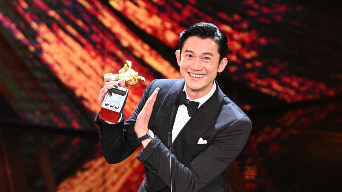 金馬影帝吳慷仁本周傳出將簽約中國大陸經紀公司並前往中國大陸演出,在台灣引發輿論一片嘩然,民眾反應兩極,激辯不休。(圖/台視提供) 金馬影帝吳慷仁本周傳出將簽約中國大陸經紀公司並前往中國大陸演出,在台灣引發輿論一片嘩然,民眾反應兩極,激辯不休。(圖/台視提供)