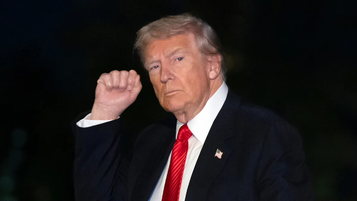 有網友發文稱,美國國土安全部宣稱,川普即將承認兩岸一邊一國。(美聯社) 有網友發文稱,美國國土安全部宣稱,川普即將承認兩岸一邊一國。(美聯社)