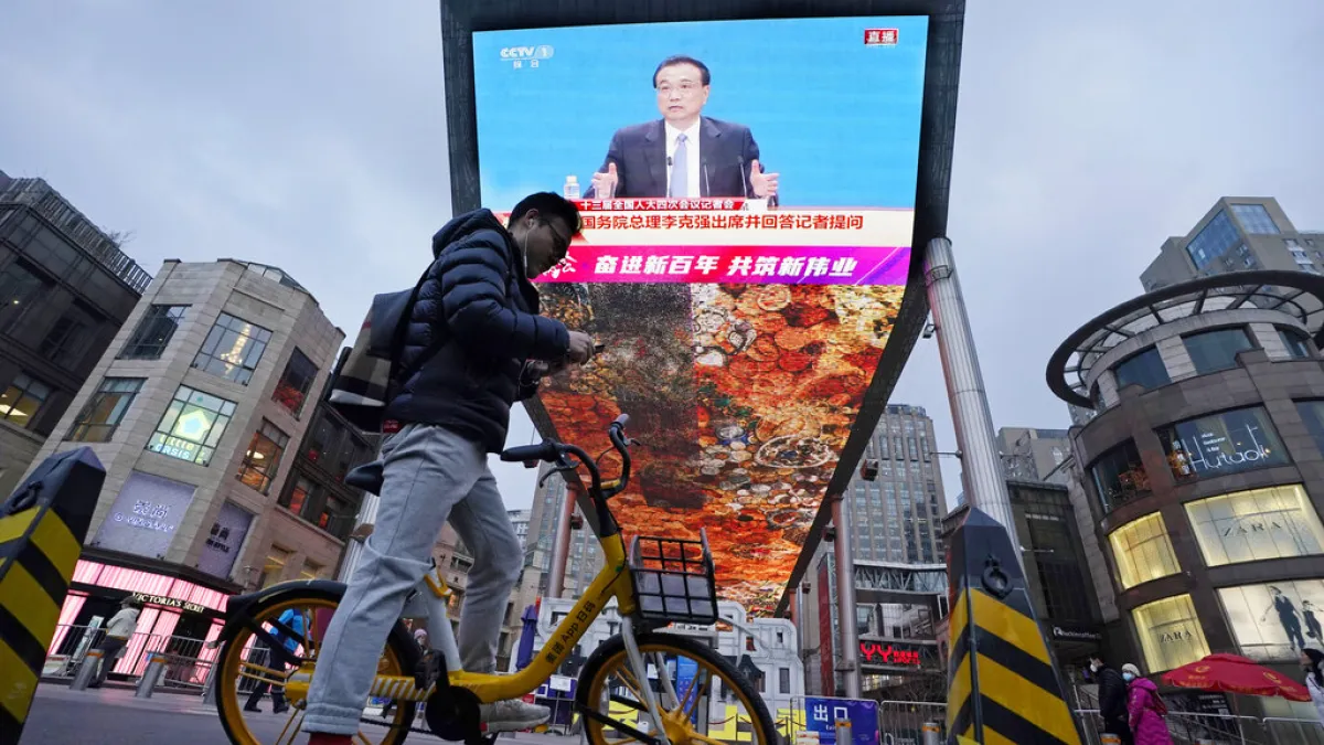 中國國務院總理李克強在3月11日人大閉幕後記者會上說,原本還有五百多萬貧困人口,受疫情的衝擊可能會有一些人返貧。明顯和習近平不同調。(美聯社)