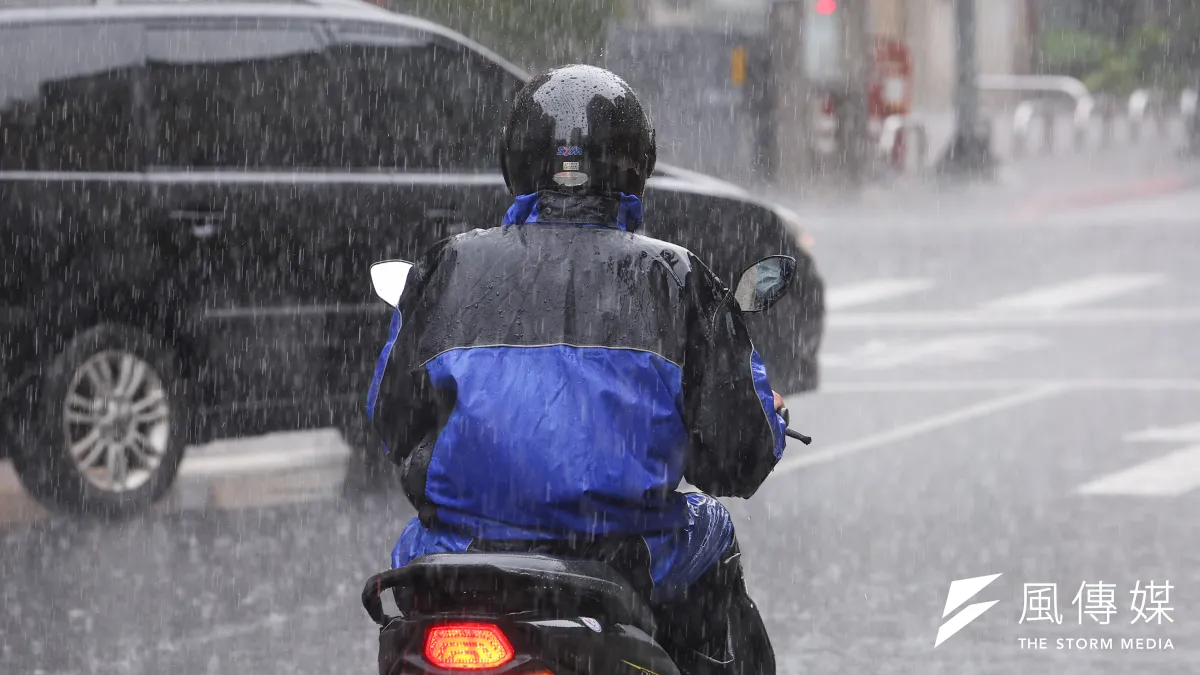 氣象局針對8縣市發布大雨特報。(顏麟宇攝)