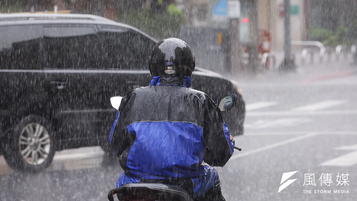 7縣市大雨特報!(資料照,顏麟宇攝) 7縣市大雨特報!(資料照,顏麟宇攝)