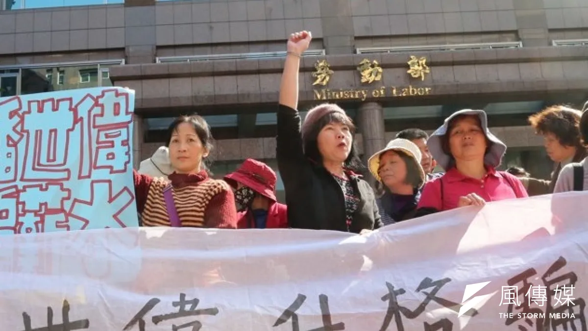 關廠工人在勞動部升格掛牌時曾前往抗議。(吳逸驊攝)