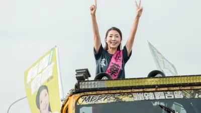 黃偉哲偕同安南區三位議員候選人郭清華、蔡麗青、王錦德,合體車隊掃街。(圖/黃偉哲競總提供)
