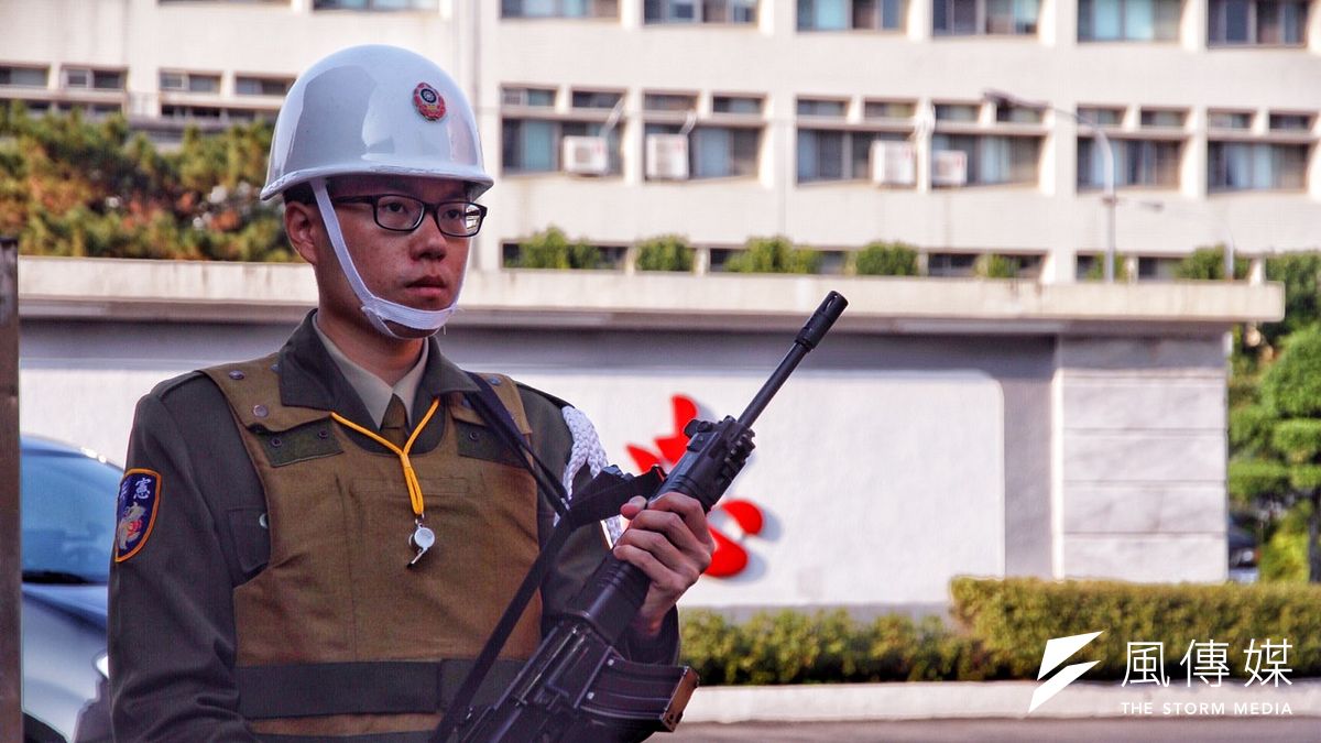 憲兵角色的演變,概可分為抗日及國共內戰時期的憲兵-「領袖鐵衛隊」;戒嚴年代-「威權的憲兵」;政黨輪替後「服務三軍的憲兵」等3個時期。(資料照,曾原信攝) 憲兵角色的演變,概可分為抗日及國共內戰時期的憲兵-「領袖鐵衛隊」;戒嚴年代-「威權的憲兵」;政黨輪替後「服務三軍的憲兵」等3個時期。(資料照,曾原信攝)