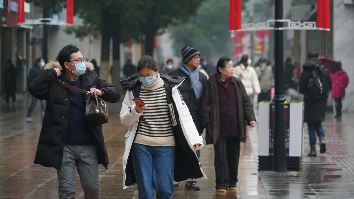 中國武漢肺炎疫情一發不可收拾,人心惶惶(AP)