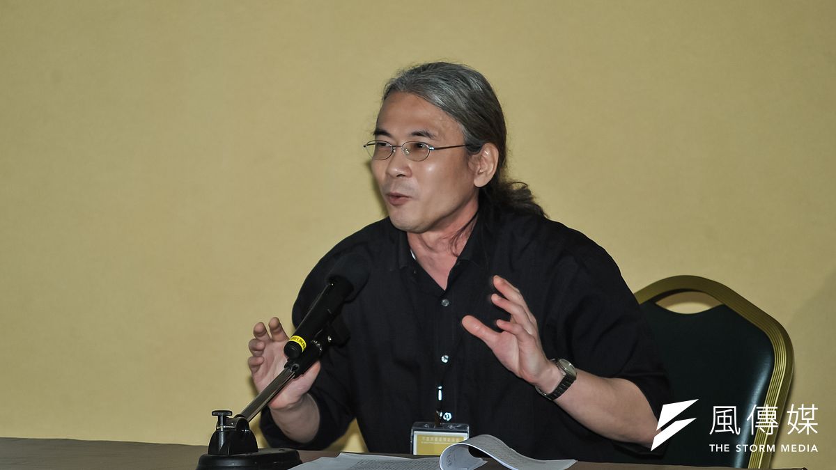 作者指出,輔大陳君愷「踢館」中研院劉士永的戲碼,在2002年1月15日揭開首部曲,序曲是一幕接一幕地連年出現,可看性不在話下!(資料照,甘岱民攝) 作者指出,輔大陳君愷「踢館」中研院劉士永的戲碼,在2002年1月15日揭開首部曲,序曲是一幕接一幕地連年出現,可看性不在話下!(資料照,甘岱民攝)