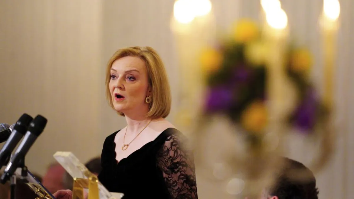 2022年4月27日,英國外相特拉斯(Liz Truss)在倫敦金融城市長官邸(Mansion House)晚宴發表外交政策演說。(AP)